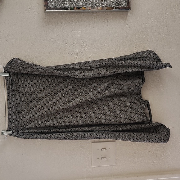 Skirt asymmetrical black grey white square pattern - Picture 3 of 4